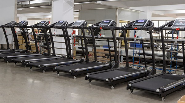 悍德森淺析在使用跑步機(jī)健身時的常見問題以及糾正方法